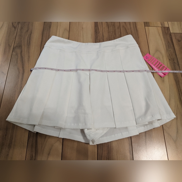 NWT! Lilly Pulitzer Luxletic Frazer Shorts Resort White UPF 50 Size 6 - Picture 2 of 14